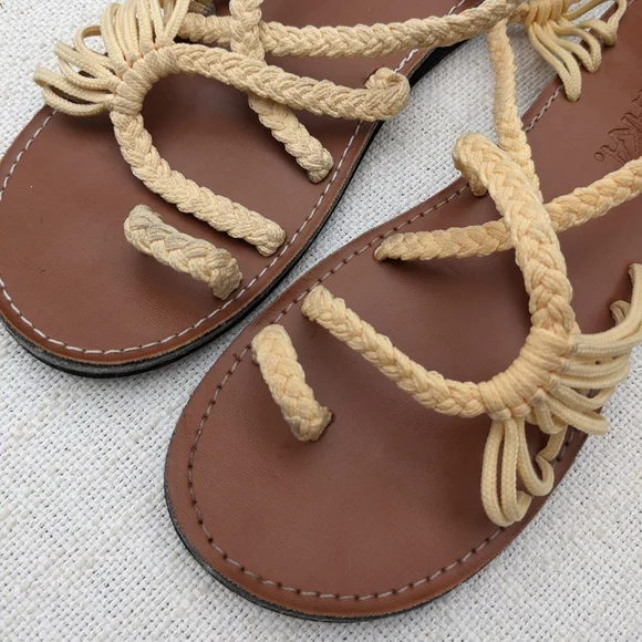 Plaka Palm Leaf Flat Sandals - Picture 5 of 10